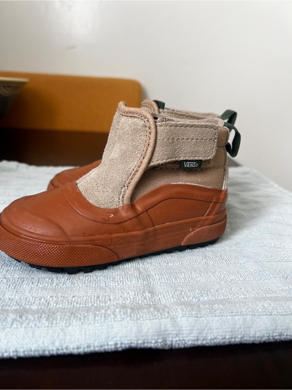 Vans Kids Tan & Brown Waterproof Winter Toddler Slip-On Hi Terrain V bootie shoe - Picture 2 of 7